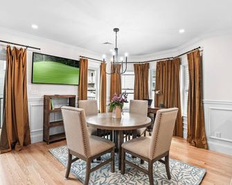 Private Luxury Framingham Condo Near Bos - Framingham - Dining room