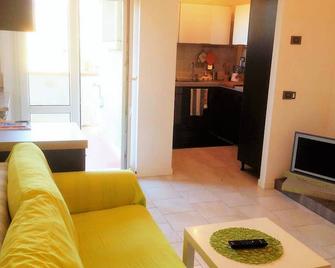 Holiday house near the sea - Bocca Di Magra - Sala de estar