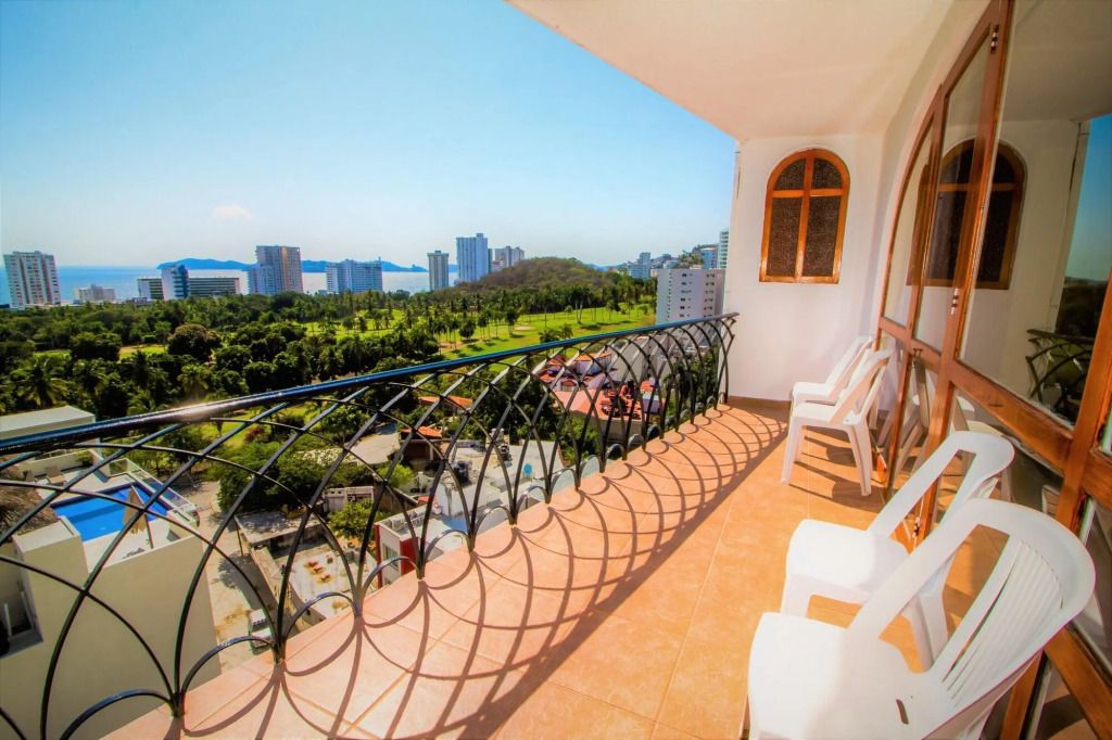 Real Bananas Acapulco