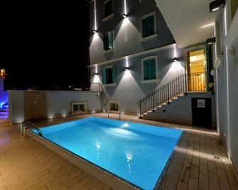 Atelier Hotel Design - Gardone Riviera - Pool