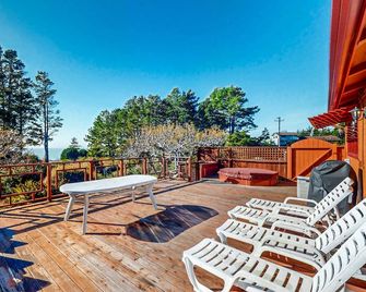 Mendocino Dream - Mendocino - Balcony