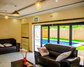 Bethel Lodgings - Victoria Falls - Wohnzimmer