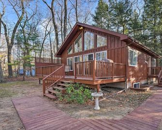 Spacious Family Escape Walk to Lake Michigan! - Montague - Edificio