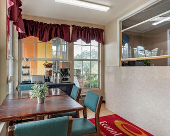 إيكونو لودج ثالاسيه - تاللهاسي - غرفة طعام