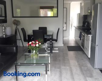 Charmant studio neuf de 40m2 / tout confort - Arques-la-Bataille - Living room