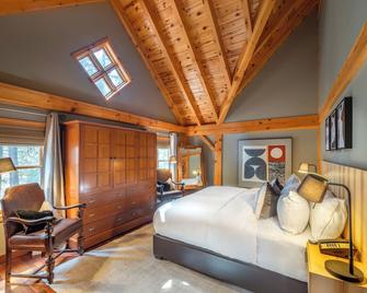 Buffalo Mountain Lodge - Banff - Bedroom