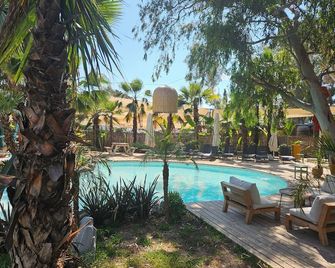 No 22 Riders' Inn - Akyaka - Pool