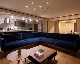 Sunrise Cave Guest House - Aburi - Sala de estar