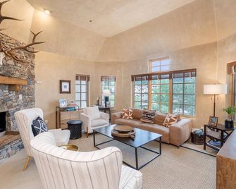 Great Location Three Bedroom/Three bath condo in Mountain Village Core - Mountain Village - Living room