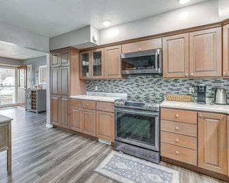 Newly Remodeled Home in Storm Lake with Private Yard - Storm Lake - Cocina