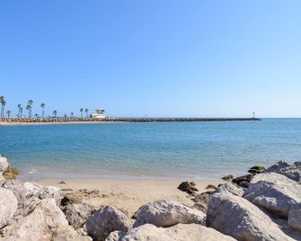 Steps to Sand & Harbor! Family Friendly Beach House. 2 King Beds - Oxnard - Strand