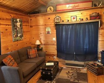 Rustic Log Cabin In The Beautiful Wyoming Black Hills! - Sundance - Living room