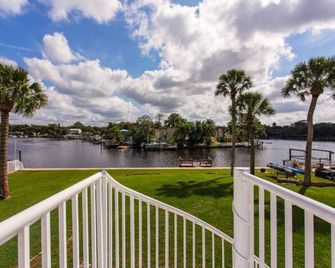 Cotee River Tiki Hut - New Port Richey - Balcony