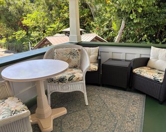 Hilo Bay Oceanfront Bed and Breakfast - Hilo
