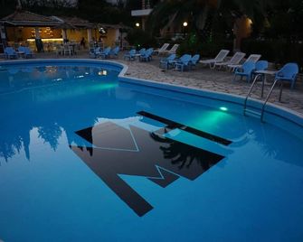 Le Mirage Hotel - Benitses - Piscine