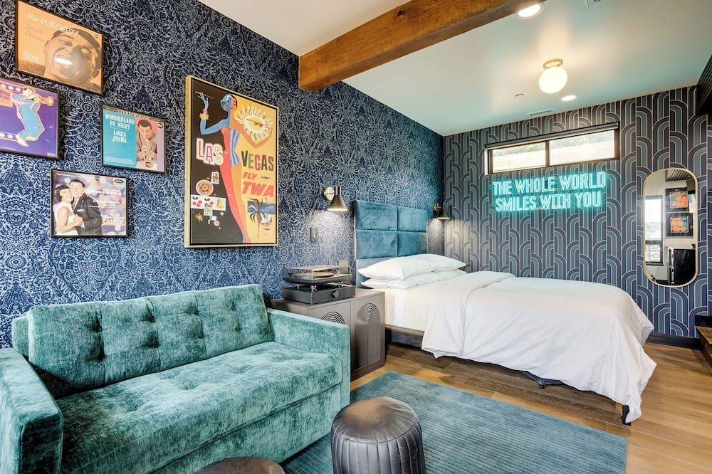 The Prima at The Louie Boutique Motel, Walk to Everything! Dog Friendly! - ניופורט - חדר שינה