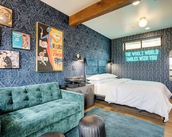 The Prima at The Louie Boutique Motel, Walk to Everything! Dog Friendly! - ניופורט - חדר שינה