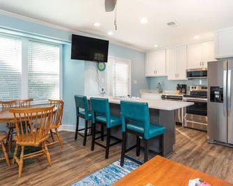 Walkin On Sunshine by Tybee Vacation Rentals - Tybee Island - Kitchen