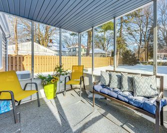 3 Mi to Hospitals: Inviting Rockford Home w/ Yard! - Rockford - Patio