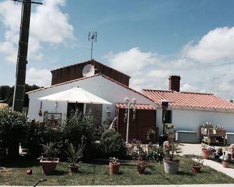 Rent two rooms for 4 people in total from Saturday to Saturday. - Talmont-Saint-Hilaire - Building