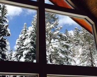 A River Front Mountain Luxury Cabin- Relaxing, Skiing, Rafting, Hot Tub, Sauna - Idaho Springs - Balcony