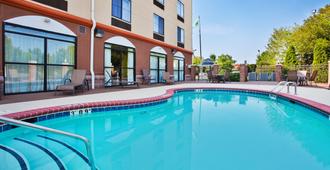 Holiday Inn Express & Suites Charlotte-Concord-I-85, An IHG Hotel - Concord - Piscina