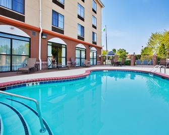 Holiday Inn Express & Suites Charlotte-Concord-I-85, An IHG Hotel - Concord - Pool