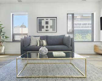 Sonder The Elm - Toronto - Living room