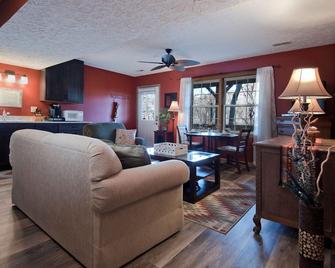 Suite Escape Mountainside Retreat - Maggie Valley - Living room