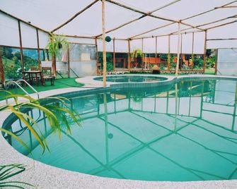 Las Orquideas Runtun Lodge - Baños - Pool
