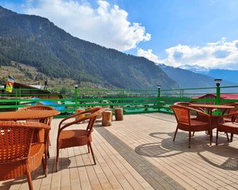 Vista Resort -Centrally Heated & Air Cooled - مانالى - شرفة