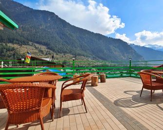 Tata Vista Resort - Centrally Heated & Air Cooled Near Mall Road Manali - Manali - Balcony