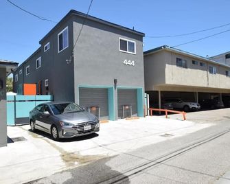 Venice Beach Apartments Monthly rents - Los Angeles - Building