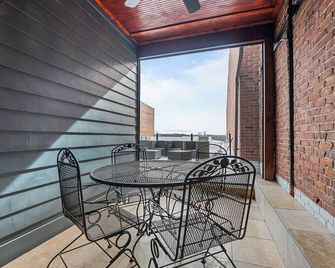 LeCoop Ultra Luxury 2 bed Loft on Bourbon Trail.Close to all distilleries - Shelbyville - Балкон