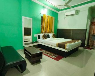 Hotel J B Palace - Rāmgarh - Bedroom