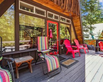 Adventures of the A-frame- 3BR w/ Hot Tub, Backs to forest- Dogs OK! - Carnelian Bay - Patio