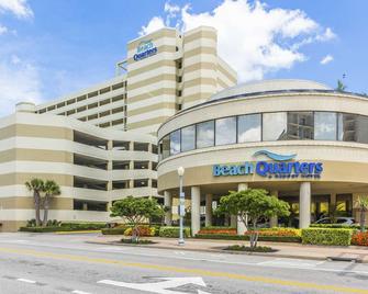 Beach Quarters Resort - Virginia Beach - Building