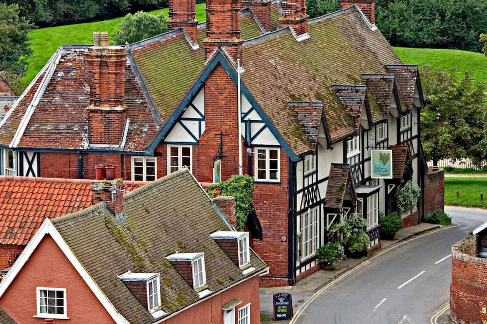 Crown and Castle - Woodbridge - Gebäude