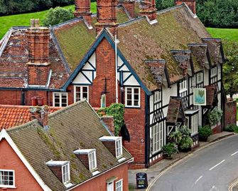 Crown and Castle - Woodbridge - Gebäude