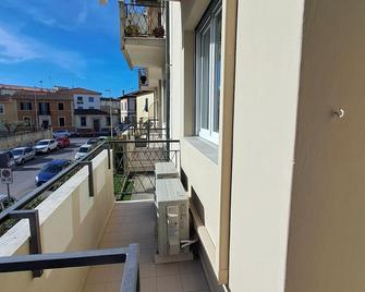 Bubi's apartment, intero appartamento di 65mq - Livorno - Balcón