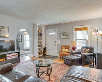 2 Mi to Washington Park: Convenient Denver Home! - Denver - Living room