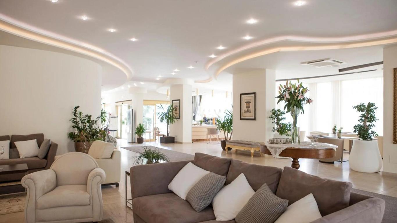 هوتل نيتونو