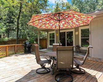 Beautiful Garden Oasis in the Heart of The Woodlands! - The Woodlands - Patio