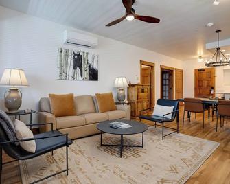 Tl2205 Beautifully Appointed Vacation Home! Just Steps From Outdoor Activities! - Steamboat Springs - Stue