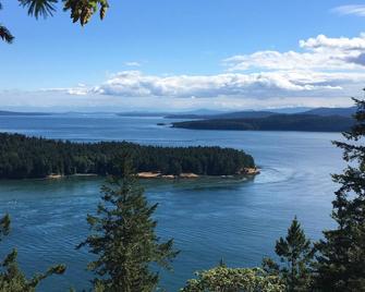 Serendipity by the Sea - Galiano Island