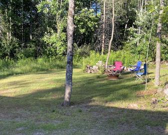 Cozy off grid camp experience - Amherst