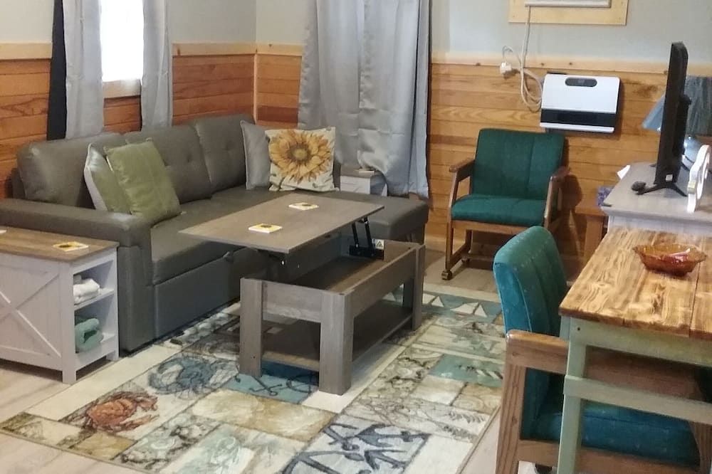 River Bungalow in lovely Dunn's Eddy, Youngsville with AC, WiFi & Fire ring.
