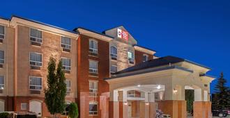 Best Western Plus Red Deer Inn & Suites - Red Deer - Bina
