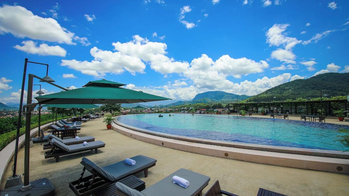 لوانج برابانج فيو هوتل