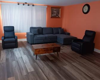 Condo Apartment Near Midway Airport - Chicago - Living room